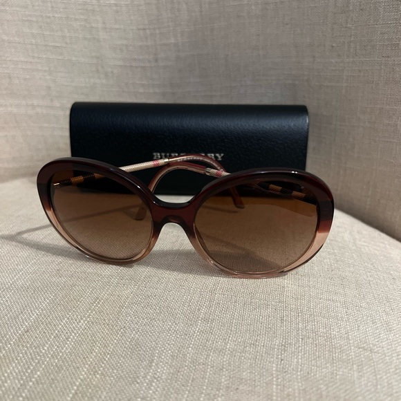 NWOT BURBERRY B4239 HERITAGE Check Havana Brown Frame Sunglasses & Burberry Case